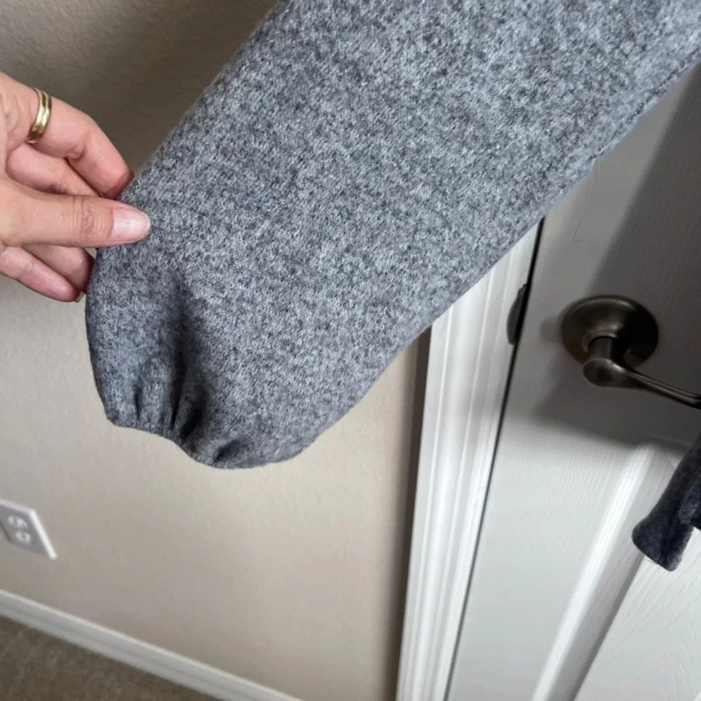 Gilli Womens Grey Soft Knit Lantern Sleeve High-Low Top Medium Made in USA‎